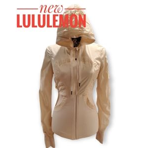 LULULEMON Size 6 brand new hooded zip up jacket